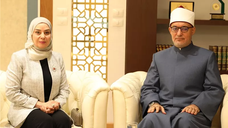 سفيرة البحرين تدعو مفتي الجمهورية لحضور