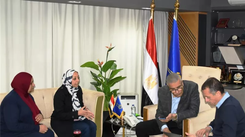 محافظ أسوان يلتقى وفد صندوق التنمية الحضرية لبحث سبل التعاون المش