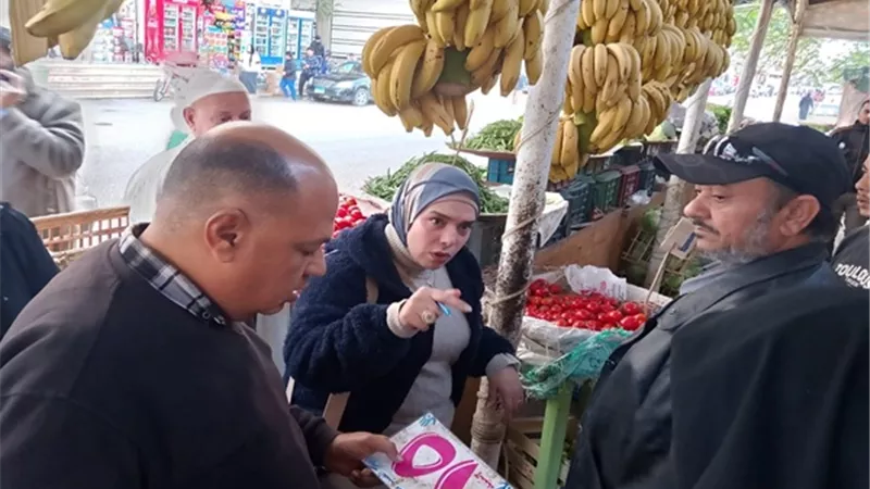 حملة علي منافذ بيع الخضار والفاكهة لضبط الأسعار بالمنصورة