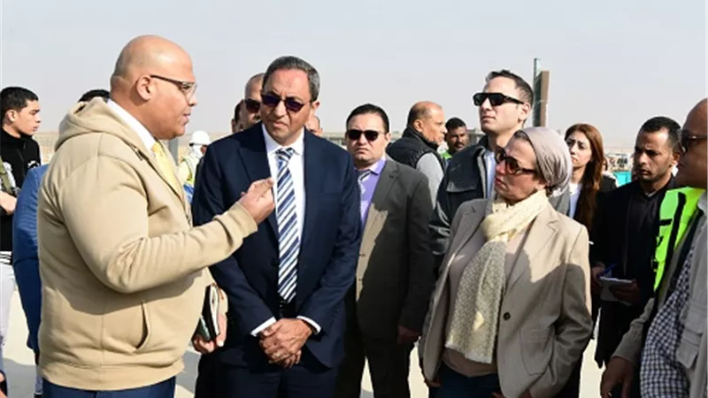 وزيرة البيئة ومحافظ قنا يتفقدان مشروعات تدوير المخلفات بالمحافظة