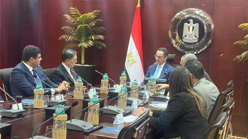 وزير الاستثمار يلتقى رئيس شركة فوربس جلوبال العالمية