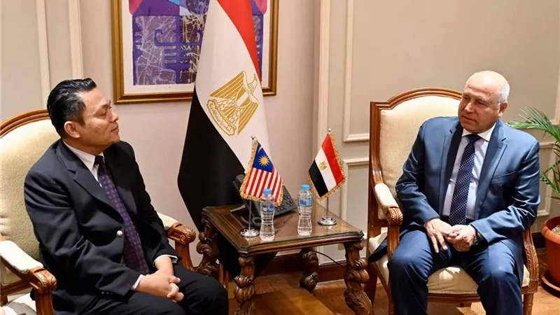 كامل الوزير يبحث مع سفير ماليزيا توطين عدد من الصناعات بمصر