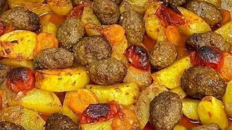 لوجبة غداء شهية..بطاطس بكرات اللحم بأسهل الخطوات