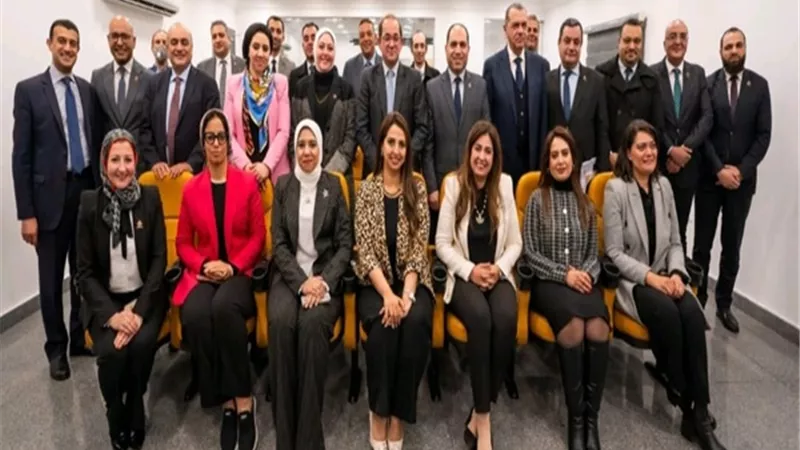 وزير المالية.. فى لقائه مع ممثلي تنسيقية شباب الأحزاب والسياسيين