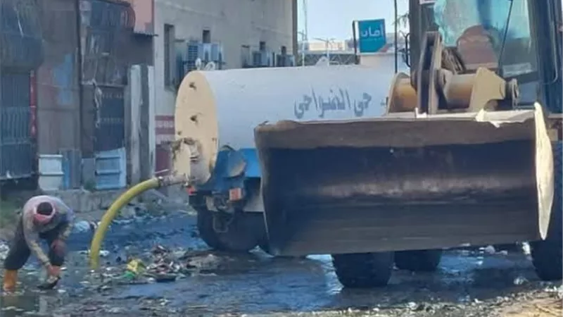 حملات لإزالة المخلفات وتحسين النظافة بالأحياء الشعبية ببورسعيد