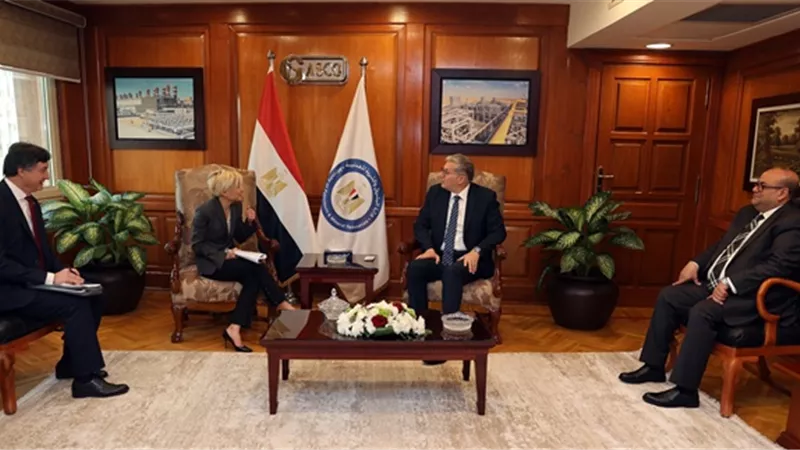 وزيرالبترول يبحث مع وفد إيني الإيطالية خططها المستقبلية لزيادة الإنتاج