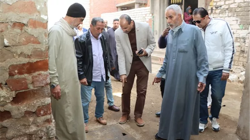 معاينة المياه الجوفية بقرية إشمنت بمركز ناصر