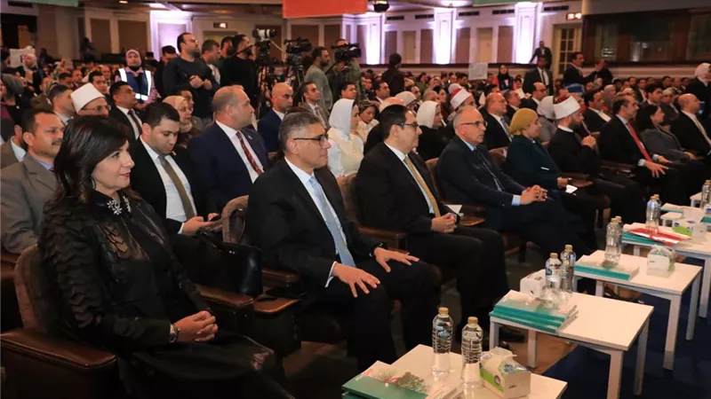 محافظ الجيزة يشارك في احتفالية مؤسسة حياة كريمة
