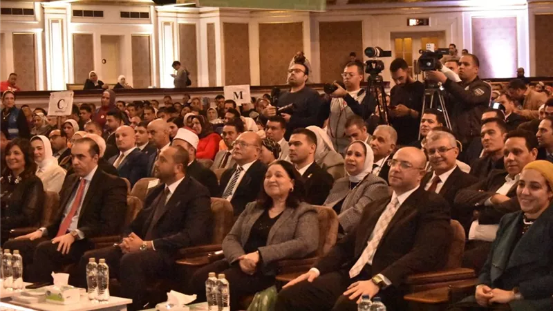 رئيس جامعة الزقازيق يشهد احتفال مؤسسة حياة كريمة