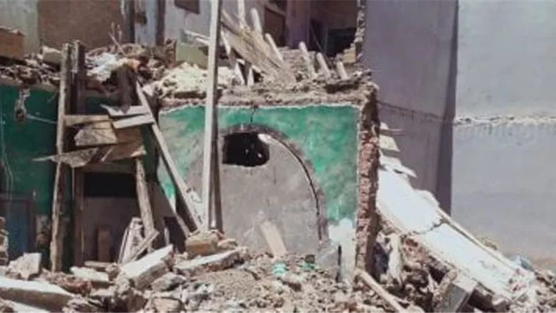 سقوط سلم منزل من طابقين في سوهاج