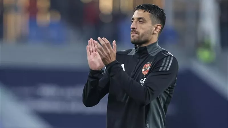 طبيب الأهلي يعلن مدة غياب طاهر محمد طاهر عن الملاعب