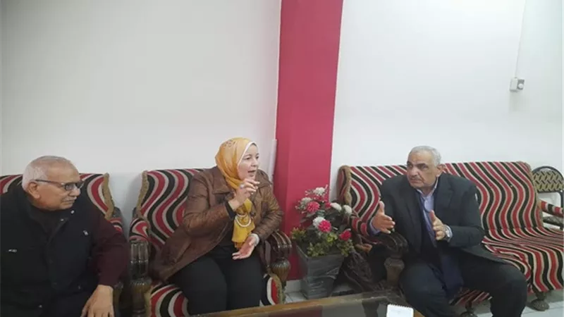 نقيب معلمي بنى سويف يستعرض أستعدادات تحليل المخدرات للمعلمين