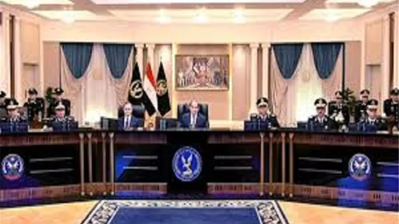 الرئيس يؤكد على تقديره للدور الجوهرى لجهاز الشرطة فى حماية البلاد