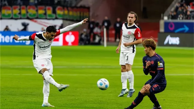 تقييم عمر مرموش في مباراة فرانكفورت وماينز بـ الدوري الألماني
