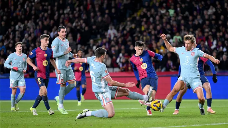 برشلونة يتقدم علي أتلتيكو مدريد في الشوط الأول بهدف بيدري