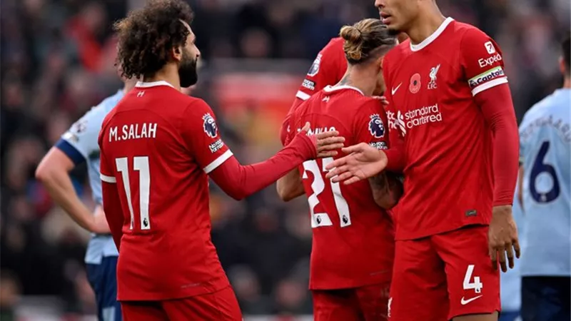 مايكل أوين : لا يوجد أحد على الكوكب قادر على تعويض صلاح وفان دايك