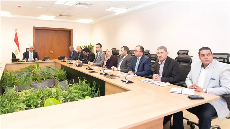 وزير الري يتابع الموقف التنفيذى للمشروعات التنموية