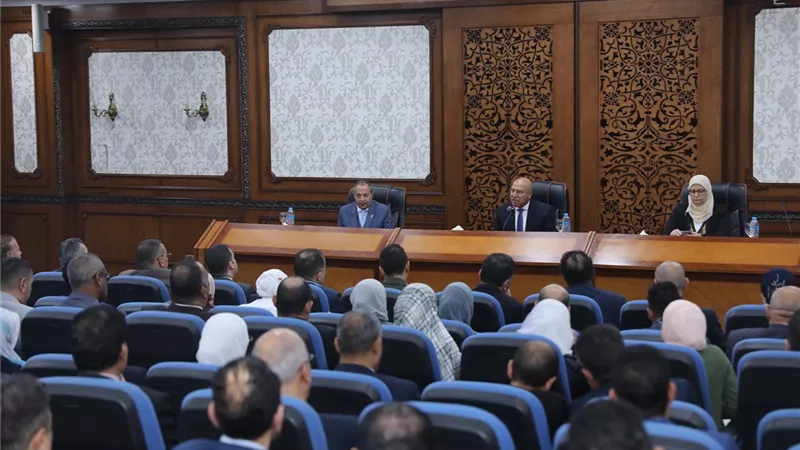 الوزير: عدم إصدار التراخيص لبعض الأنشطة خارج المنطقة الصناعية