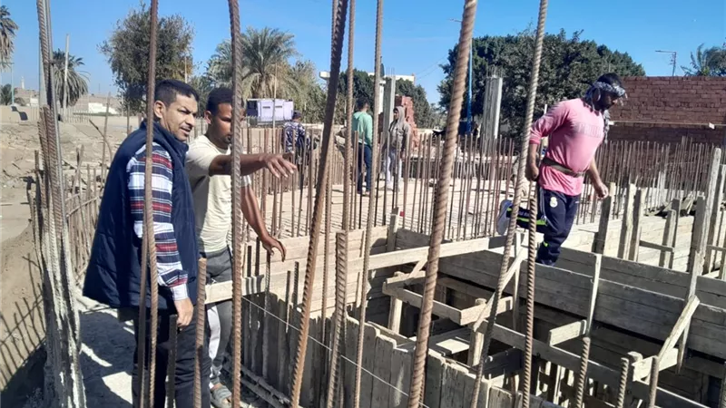 محافظ أسيوط يوجه بمتابعة مشروعات البنية التحتية