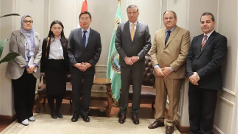 وزير الزراعة يبحث مع سفير سنغافورة سبل التعاون الزراعي