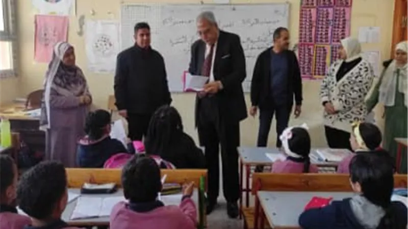 مدير تعليم القليوبية يتابع انتظام الدراسة في مدارس العبور