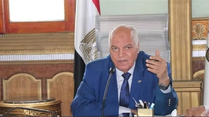 نقيب المعلمين ينعى معلم توفي بأسيوط أثناء صلاة الظهر