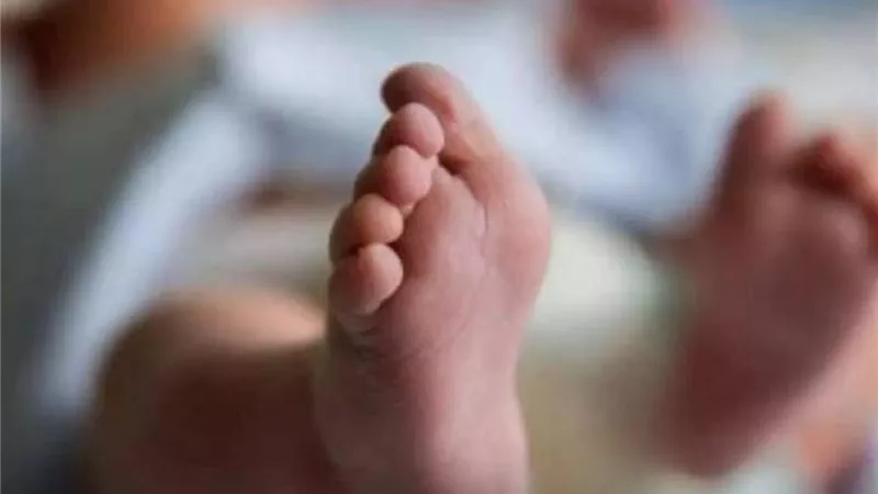 بسبب خلافات زوجية..رجل يرتكب جريمة وحشية بحق ابنه الرضيع