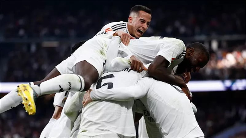 ريال مدريد يحقق فوزا مثيرا أمام إشبيلية برباعية.. فيديو