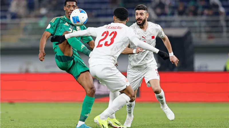 المنتخب السعودي يسقط أمام البحرين بثلاثية في 