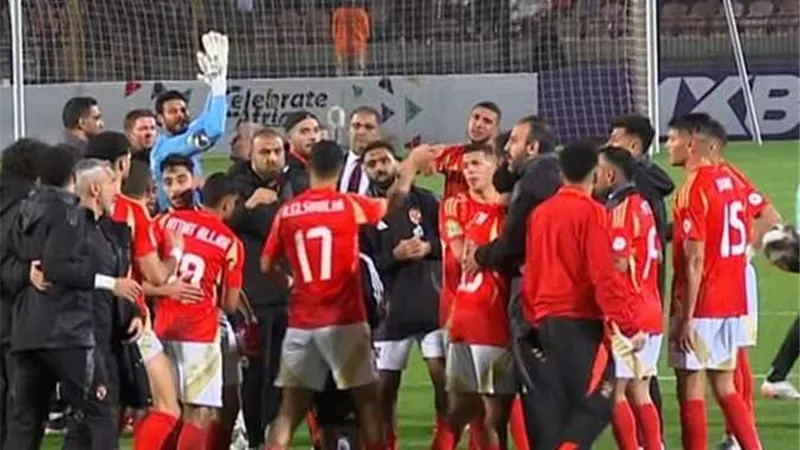 كواليس ما حدث بعد لقاء الأهلي وبلوزداد من محمد رمضان