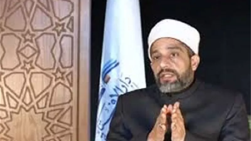 بشروط ..تصح امامة الصبى بعمر 9 سنوات للجد