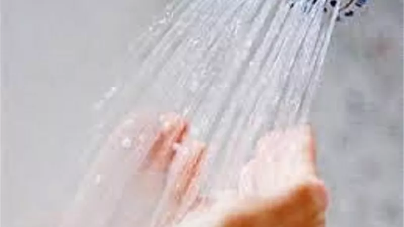 الافتاء تُبين حكم الاكتفاء بالاستحمام عن الوضوء