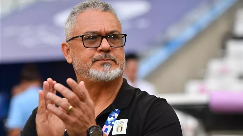 ميكالى يحدد 14 يناير موعدا لأول معسكر لمنتخب الشباب
