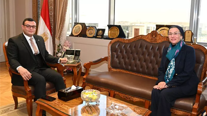 وزيرا الاسكان والبيئة يبحثان التعاون في ملف المخلفات