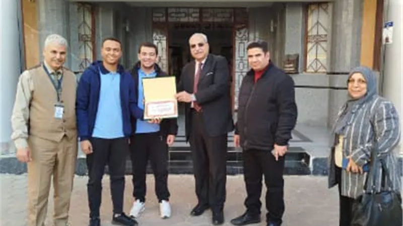 تكريم الطالب محمد صقر بمدرسة المتفوقين للعلوم والتكنولوجيا بالعبور