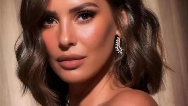 بمكياج جذاب .. إيمان العاصى تهنئ متابعيها بعيد الميلاد المجيد