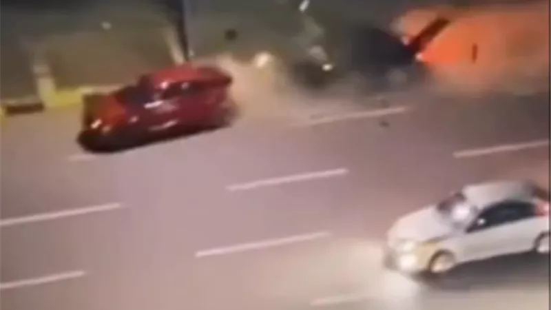 اصطدام سيارتين أمام شاطئ الشاطبي في الإسكندرية