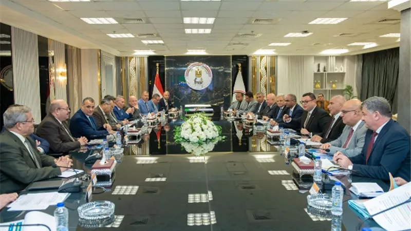 وزيرا الإنتاج الحربي والإسكان يبحثان الموقف التنفيذي لمشروعات مبادرة حياة كريمة