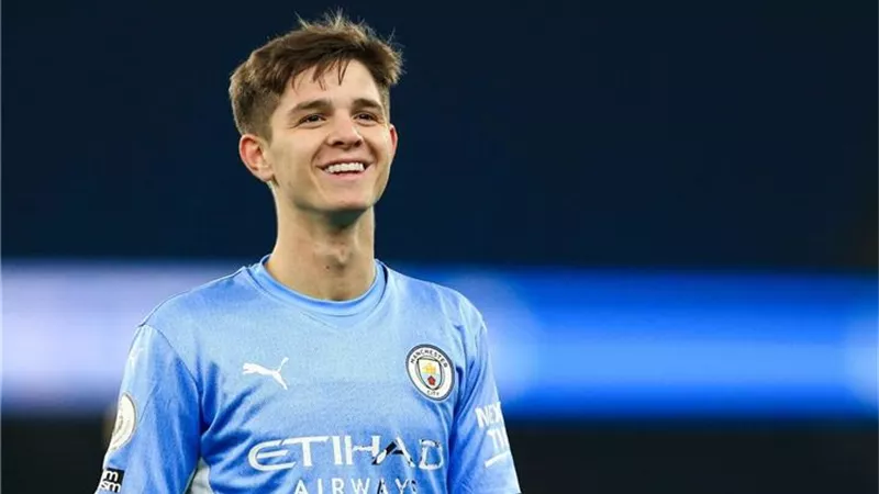 مانشستر سيتي يرفض رحيل جيمس ميكاتي