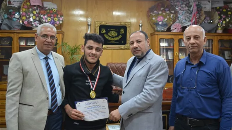 نائب رئيس جامعة الأزهر للوجه القبلي يكرم منتخب ذوي الهمم