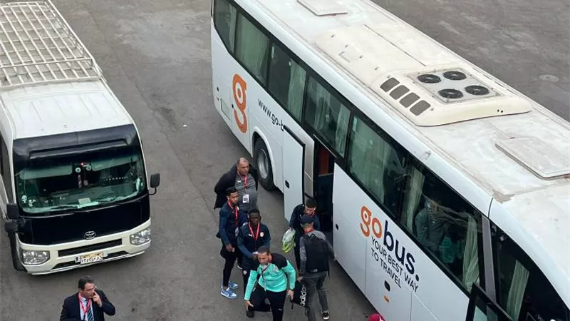 شاهد لحظة وصول حافلة شباب بلوزداد إلي استاد القاهرة لمواجهة الأهلي