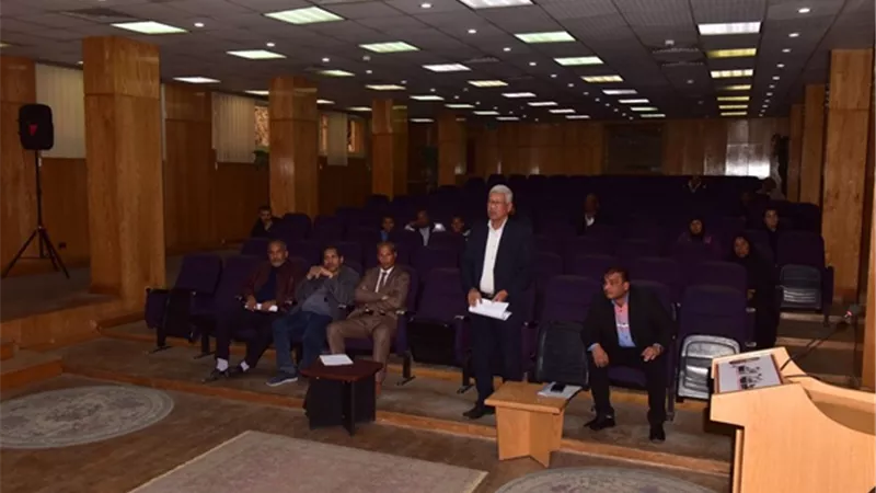 السكرتير العام الجديد بالأقصر يعقد لقاء اليوم المفتوح