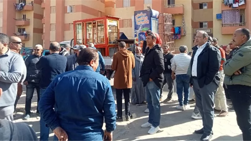 جهاز بدر يضرب بيد من حديد على الإشغالات والمخالفات فى المدينة.. بالصور