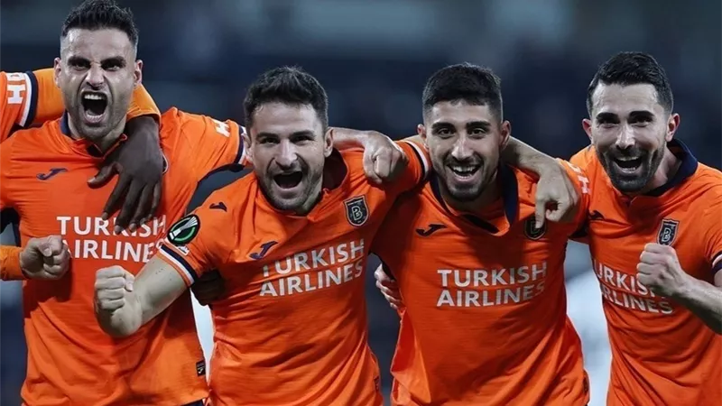 الدورى التركى .. باشاك شهير يتعادل بهدفين مع قاسم باشا