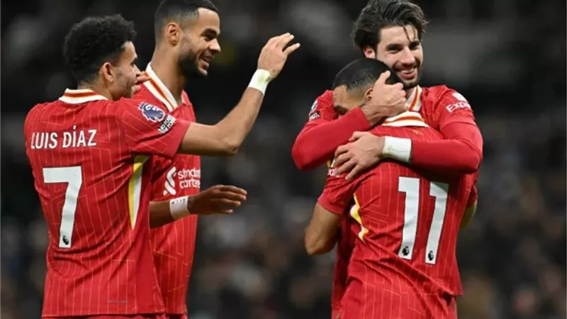 يصرخ باسمي دائمًا .. سوبوسلاي يكشف عن سر ثنائيته مع محمد صلاح