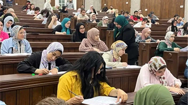 بدء امتحانات الفصل الدراسي الأول لطلاب الفرقة الأولى بآداب القاهرة