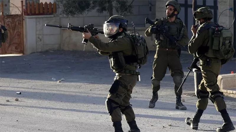 إصابة ثلاثة فلسطينيين خلال اقتحام الاحتلال مدينة نابلس