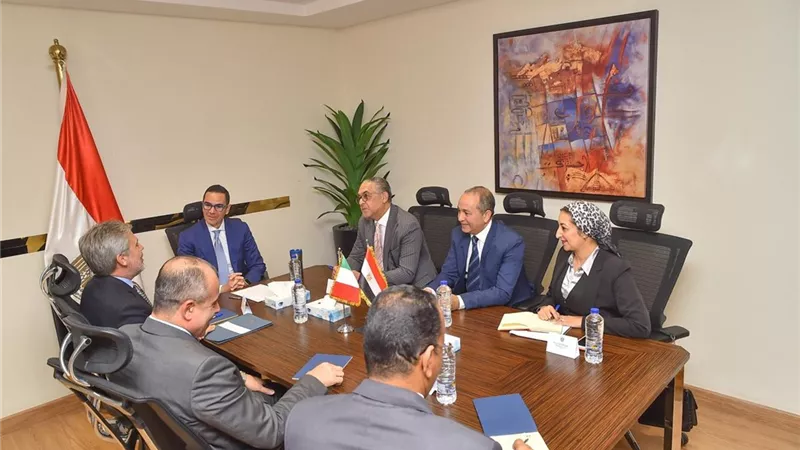 الخطيب: الدولة تعمل علي تخفيض الإفراج الجمركي خلال يومين بحلول 2025