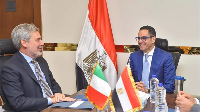 وزير الاستثمار يستقبل السفير الإيطالي لتعزيز العلاقات الاقتصادية