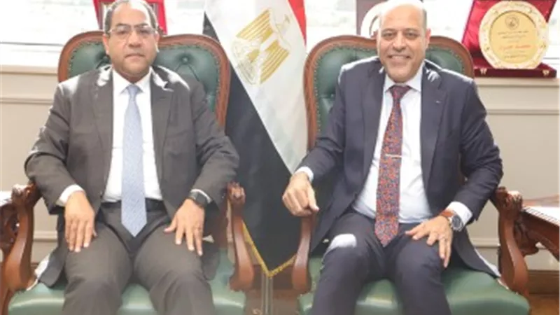وزير العمل يبحث آليات تنفيذ سد العجز الوظيفي مع رئيس 